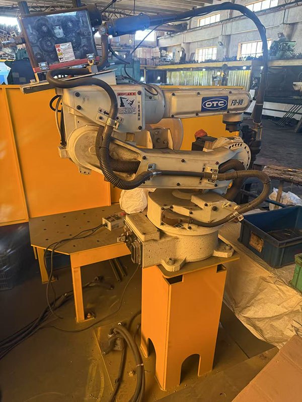 ロボット溶接機、로봇 용접기、Robotic Welding Machine.jpg